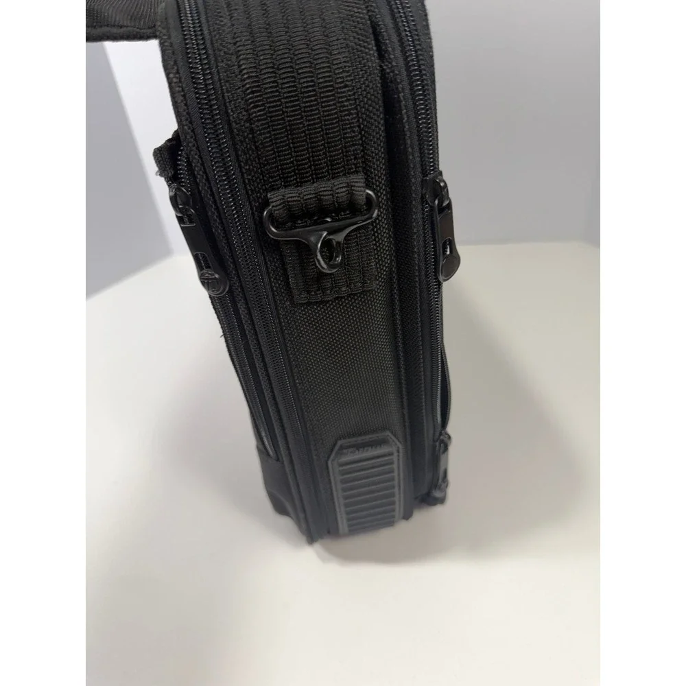 Targus Black Gray Laptop Briefcase Expandable Messenger Bag Business Travel Case